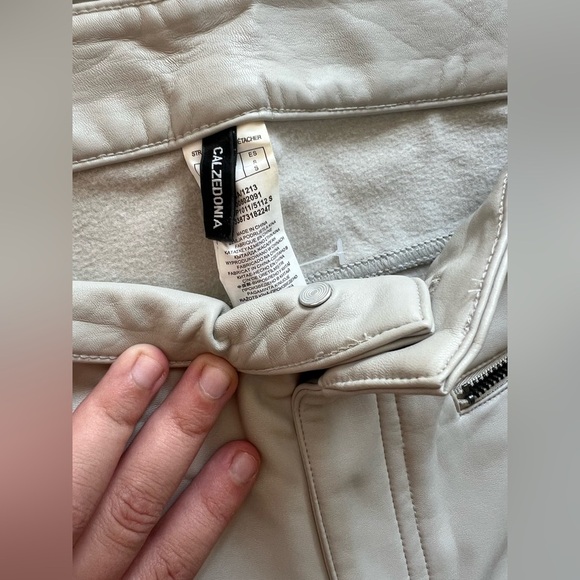 Elegant Women's Cream Skinny Pants - Picture 5 of 6